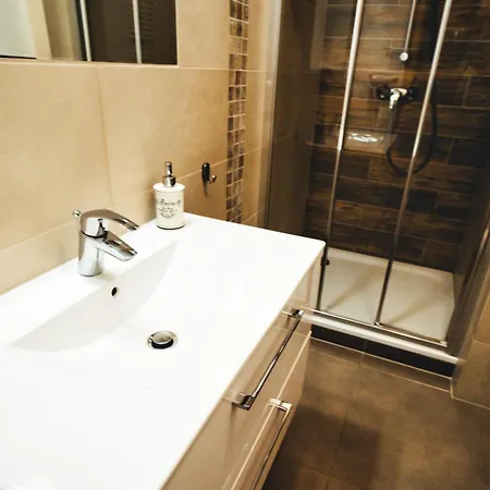 アパート 19 シクラルスカ・ポレンバ